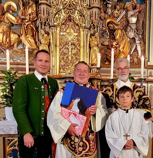 v.l.: Bgm. Matthias Schranz, Pfarrer Werner Seifert, Diakon Karl Gatt und Ministrant Philipp | Foto: Gemeinde Kauns
