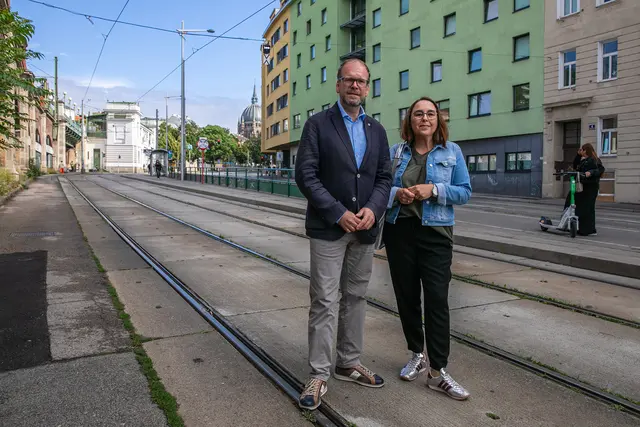 Rudolfsheim-Fünfhaus-Bezirksvorsteher Dietmar Baurecht (SPÖ) und Mariahilfs Bezirksvorsteher-Stellvertreterin Julia Lessacher (SPÖ) waren beim Jedmayer vor Ort. | Foto: BV6