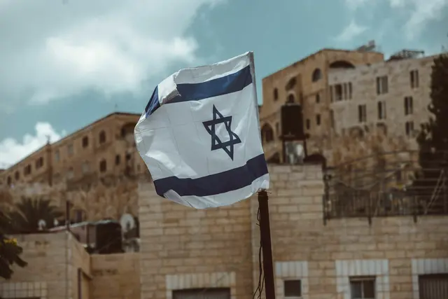 Nach mehreren mutmaßlich antisemitischen Vorfällen in Österreich – darunter auf einem Tiroler Campingplatz und einem Wiener Restaurant – schlagen die Wellen in sozialen Medien hoch. | Foto: Taylor Brandon/Unsplash