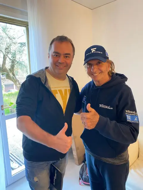 Fenk (l.) mit dem brasilianischen Rennfahrer Emerson Fittipaldi | Foto: Fenk
