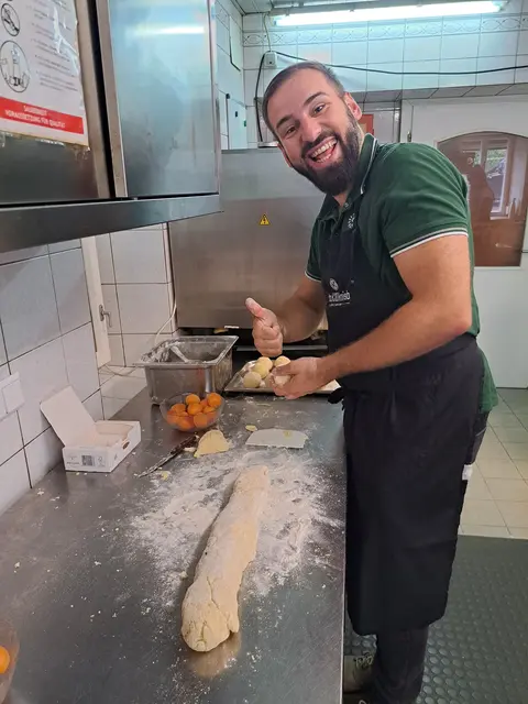 Gute Laune war beim Marillenknödelmachen Trumpf. | Foto: Round Table Lipizzanerheimat