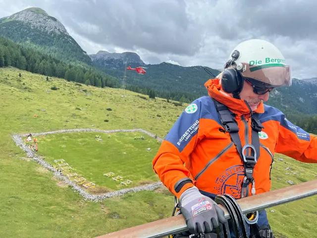 Ludwig Lepka ist in großen Höhen im Einsatz. | Foto: Lepka/Riedler, Bergrettung Bischofshofen