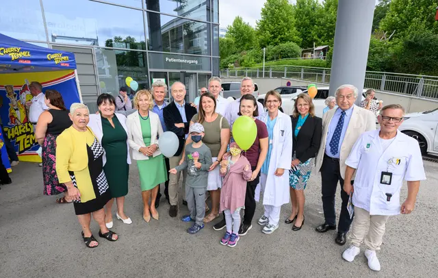 Zur Eisaktion fanden sie einige prominente Gäste aus Politik und Kultur ein. | Foto: LKH-Univ. Klinikum Graz/Martin Wiesner
