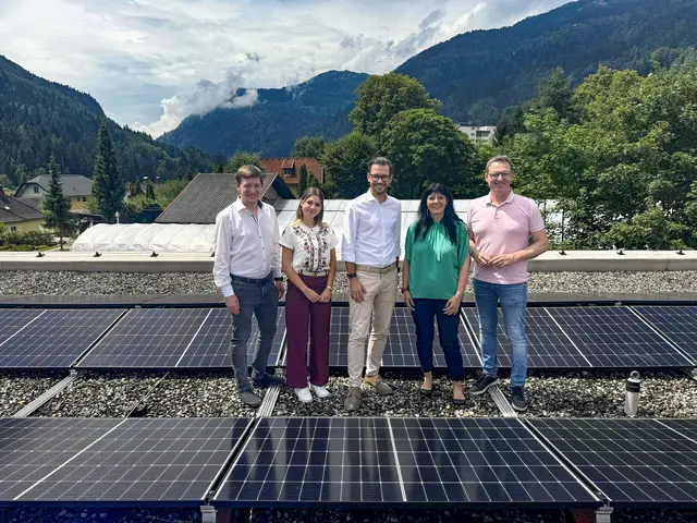 Am Foto v.ln.r.: Vizebürgermeister Armin Egger, Sachbearbeiterin Bianca Pichelkastner, LR Sebastian Schuschnig, Stadtamtsleiterin Sandra Schneeweiss, Bürgermeister Michael Maier | Foto: Büro LR Schuschnig/Hermann