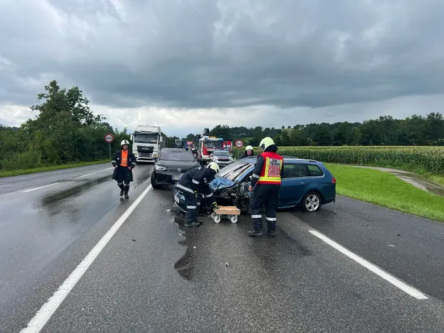Chaos auf der B 25 aufgrund einer kurzzeitigen Totalsperre. | Foto: DOKU-NÖ
