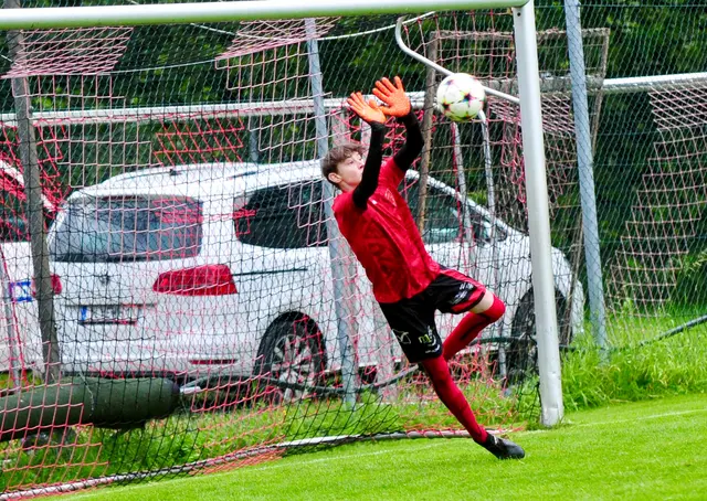 Glanzparade von Sellraintal-Goalie Tobias Förtsch. | Foto: Hassl