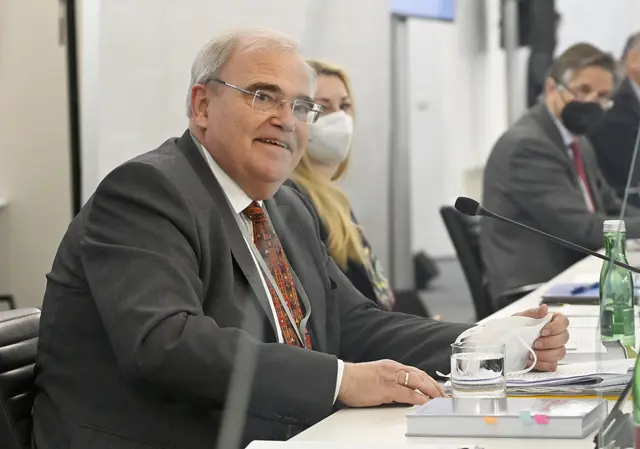 Ex-Justizminister Wolfgang Brandstetter muss sich am 7. August am Wiener Landesgericht für Strafsachen wegen des Verdachts der falschen Zeugenaussage verantworten. | Foto: HANS PUNZ / APA / picturedesk.com