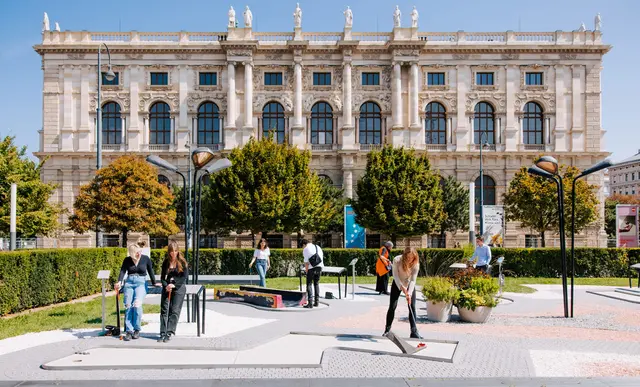 Direkt am Vorplatz des Museumsquartiers kann täglich gespielt, gelacht und verweilt werden. | Foto: Paul Bauer/Museumsquartier Wien