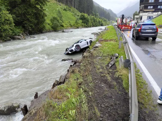 Im Auto saßen zwei Männer aus Zypern. | Foto: FF Kappl