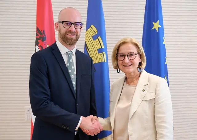 Landeshauptfrau Johanna Mikl-Leitner mit Europaabgeordneten Ondřej Kolář. | Foto: NLK Pfeiffer