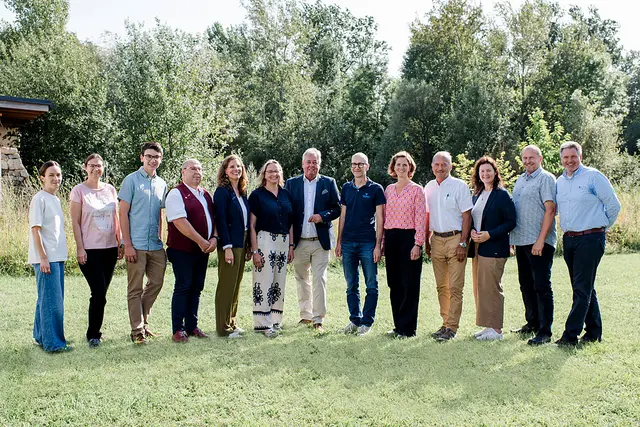 Der neue Vorstand (v.l.n.r.): Victoria Werner, Andrea Grabenhofer, Niklas Fischbach, Gottfried Pingitzer, Anja Haider-Wallner, Silvia Pitzl; Engelbert Jandl, Michael Getzner, Valerie Zacherl-Draxler, Werner Falb-Meixner, Elke Schmelzer, Franz Trautner, Johannes Ehrenfelnder. | Foto: LMS Burgenland