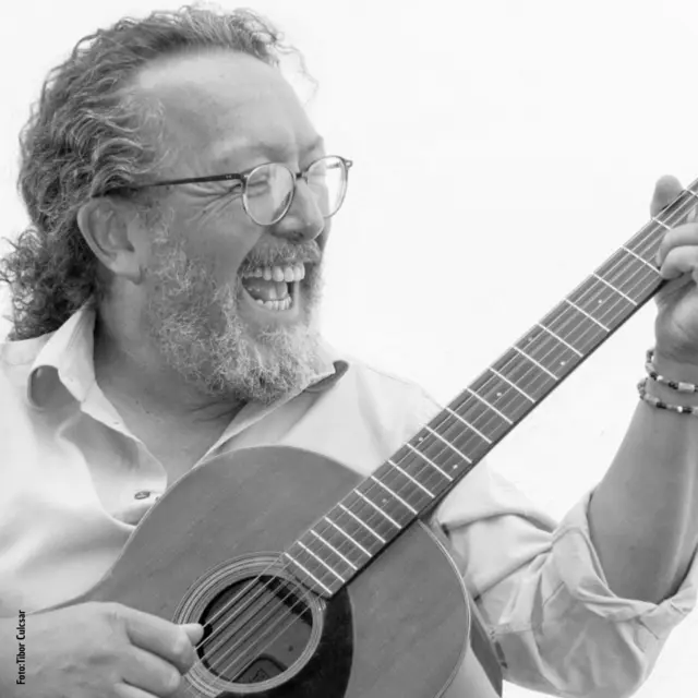 Der bekannte österreichische Musiker Jimmy Schlager präsentiert am Samstag, 9. August 2025, sein neues Bühnenprogramm „Lästerlieder“. | Foto: Hans Peter Stadlbauer