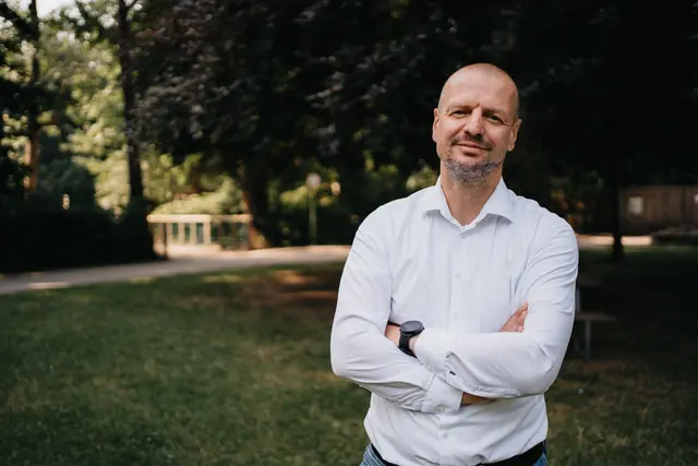 Umweltstadtrat Thomas Rammerstorfer (Grüne) stößt sich am Wohnbauplan von Wels. | Foto: Grüne