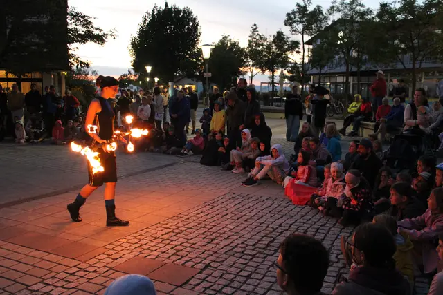 Die Feuerperformance entfachte in Podersdorf viel Staunen bei den Zuschauerinnen und Zuschauern. 
