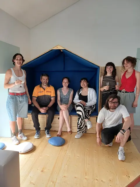 Die Abschlussschülerinnen und -schüler der HTL Spengergasse haben einen Bereich der Tagesstruktur Am Himmel in Döbling neu gestaltet. | Foto: Caritas