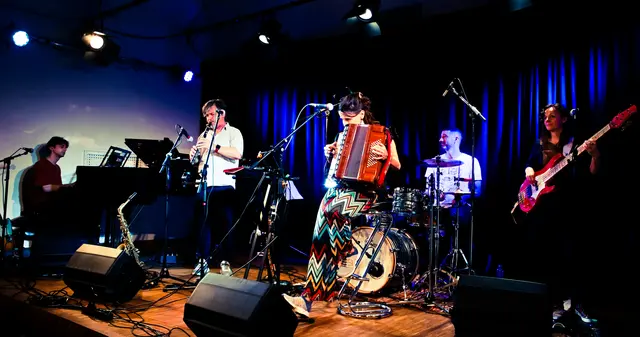 Die Band "Großmütterchen Hatz" auf der Bühne. | Foto: Markus Hammer