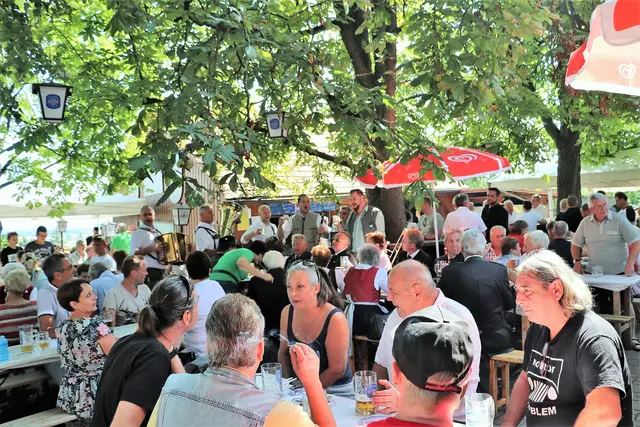 ÖKB-Obmann Josef Gerlza und seine Kameraden laden zum Frühschoppen in Premstätten. | Foto: Edith Ertl