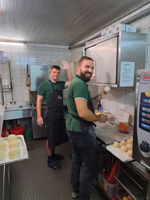 Die Mitglieder des Round Table Lipizzanerheimat fabrizierten selbst 172 Knödel | Foto: Round Table Lipizzanerheimat