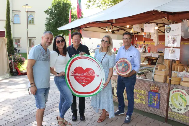 Am Foto von links: Angelo Tozzo (Italia nel Cuore Eventi), Daniela Pirker (Stadtmarketing), Willibald Koch (Referent Stadtmarketing), Evelyn Köfer (Ausschussobfrau Stadtmarketing), Gerhard Briggl (Stadtmarketing) | Foto: Stadtgemeinde Spittal