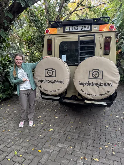 In Tansania lernen die Teilnehmerinnen und Teilnehmer der Fotoreise die Landschaft per Auto und zu Fuß kennen. | Foto: Maria-Lisa Stelzel/imprintmytravel