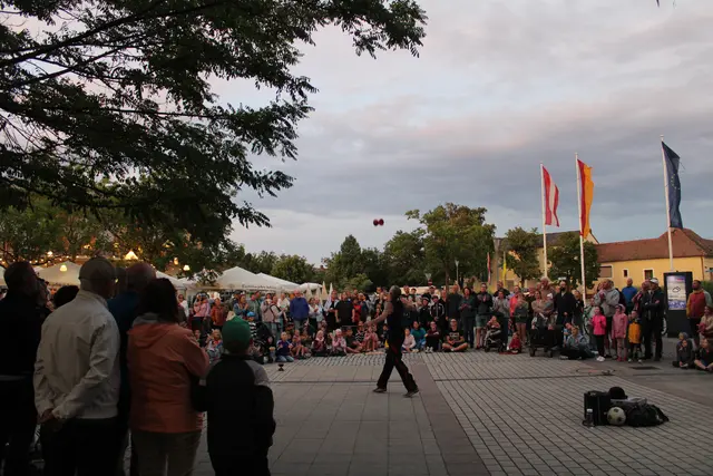 El Diabolero überzeugte das Publikum in Podersdorf nicht nur mit seinen Diabolo-Künsten, sondern auch mit seiner sympathischen und spaßigen Moderation. 