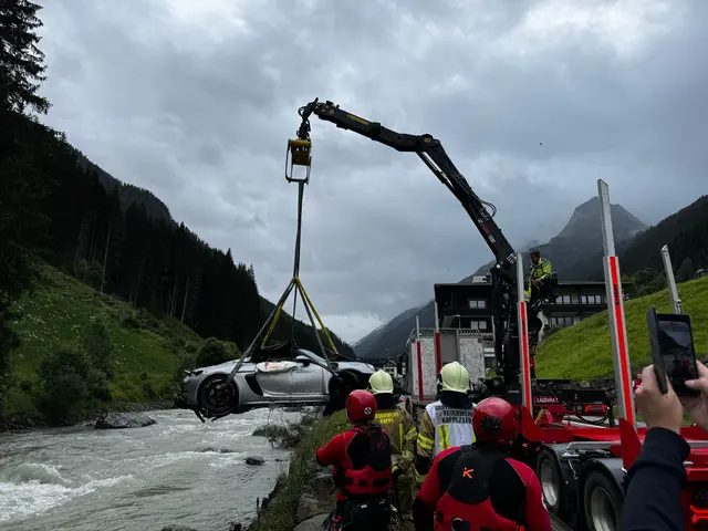 Das Fahrzeug wurde beim Unfall schwer beschädigt. | Foto: FF Kappl