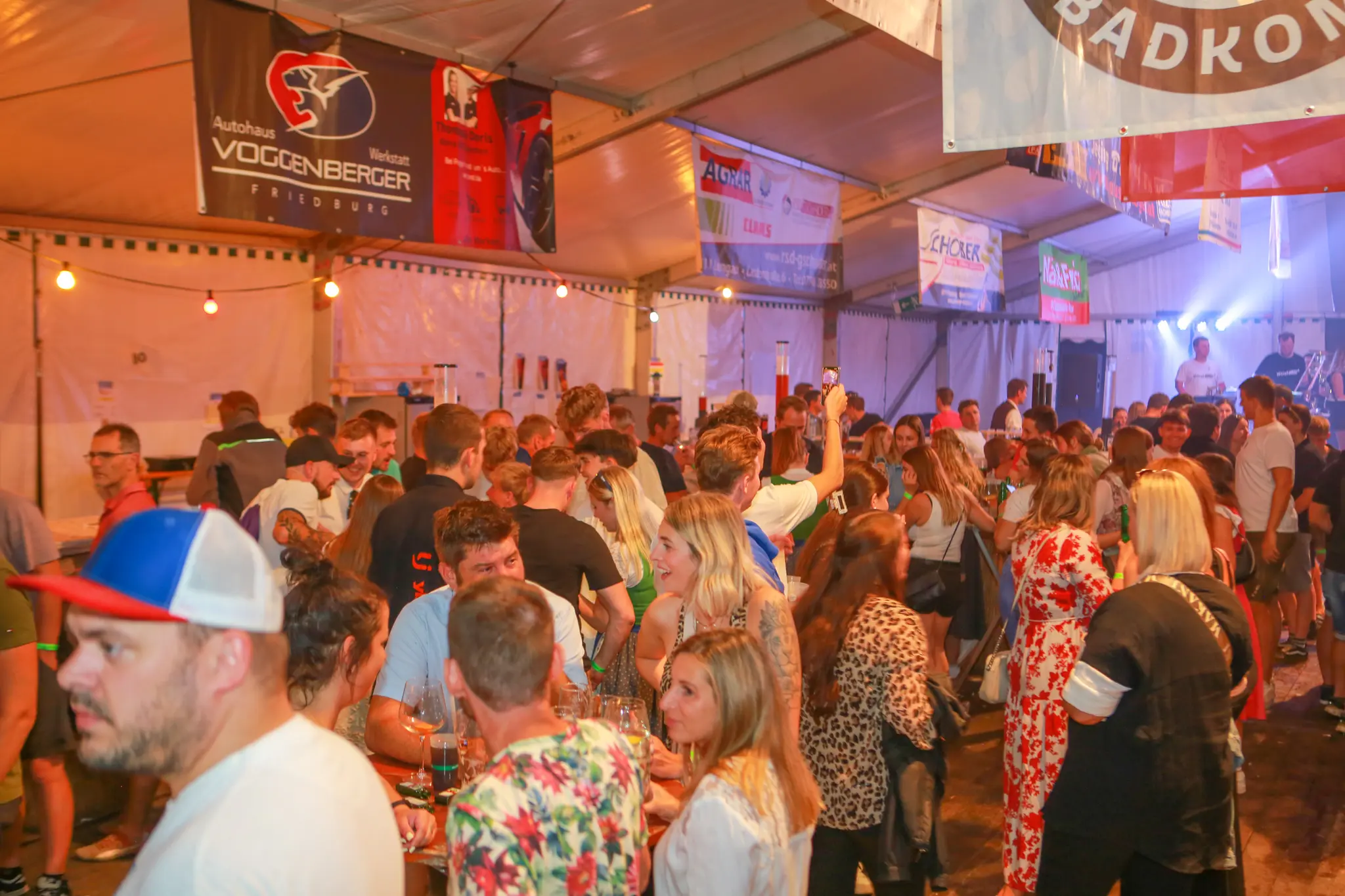 Ausgelassene-Stimmung-am-Lengauer-Dorffest