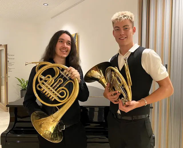 Beide gehören nun offiziell zum Kreis der Absolventen, die das Leistungsabzeichen in Gold erfolgreich abgeschlossen haben. | Foto: Musikschule Staatz