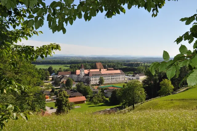 Blick auf das Kloster Baumgartenberg. | Foto: Albert Kern/BGBTV
