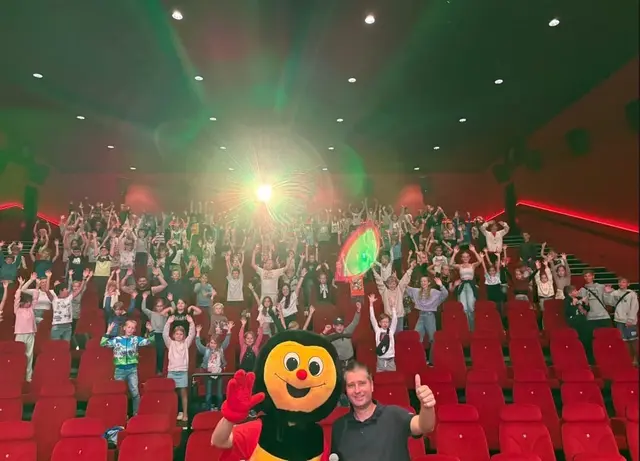 Die Raiffeisenbank, mit den Geschäftsstellen Region Sierning-Enns, Steyr, Weyer und Ennstal hatten rund 170 Kinder zum Kinobesuch eingeladen. | Foto: Raiffeisenbank Region Sierning-Enns