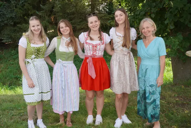 Beim "Hoamattog": Madlen Knopf, Anna Laczko, Miriam Schneider, Chiara Müllner und Barbara Roschal | Foto: Michael Strini