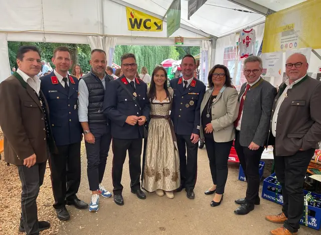 Bgm Markus Lakounigg ( 4. vo li) Franz Roscher ( 6. vo links), Elisabeth Scheucher-Pichler, Andreas Scherwitzl, Gerald Grebenjak (7., 8., 9., vo li)