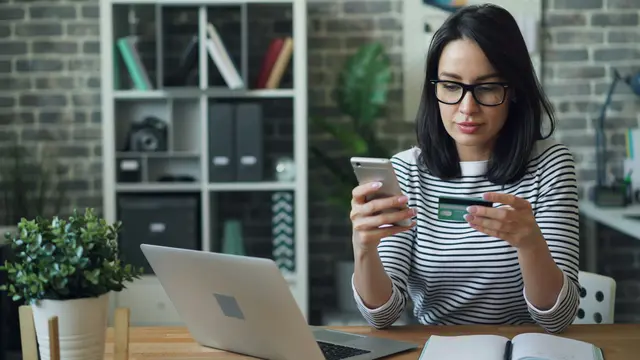 Mit "Click and pay" macht Raiffeisen das Bezahlen am Smartphone noch einfacher. | Foto: Symbolfoto: Unsplash