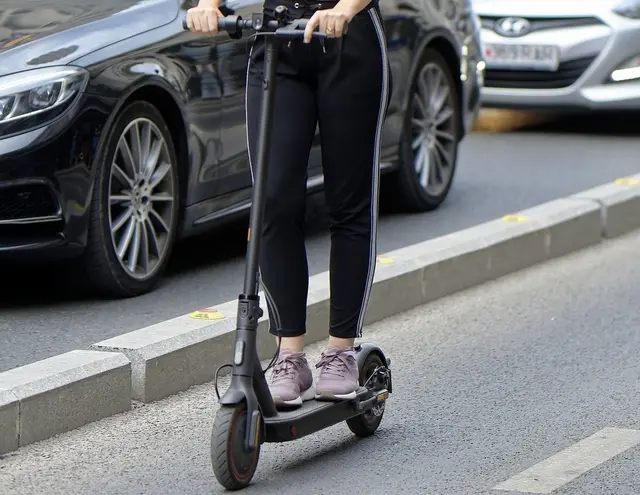 Für E-Scooter gelten die Bestimmungen wie für Fahrräder. | Foto: M. Lanou