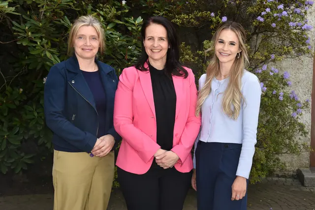 Pflegekoordinatorin Sigrid Baumgartner (l.), Vzbgm. Michaela Lientscher, Pflegekoordinatorin Julia Hipf (r.) | Foto: Stadtgemeinde Wolfsberg