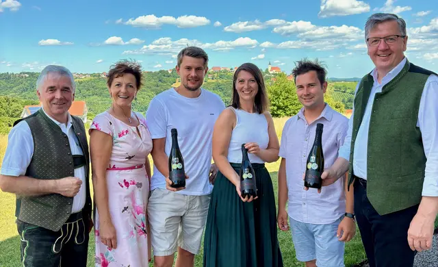 Bezirksobmann des Bauernbundes Südoststeiermark Franz Uller, Vizepräsidentin der Landwirtschaftskammer Maria Pein, Stefan Hütter, Bettina Urbanitsch, Andreas Fauster und Landwirtschaftskammerpräsident Andreas Steinegger. | Foto: ÖVP Südoststeiermark