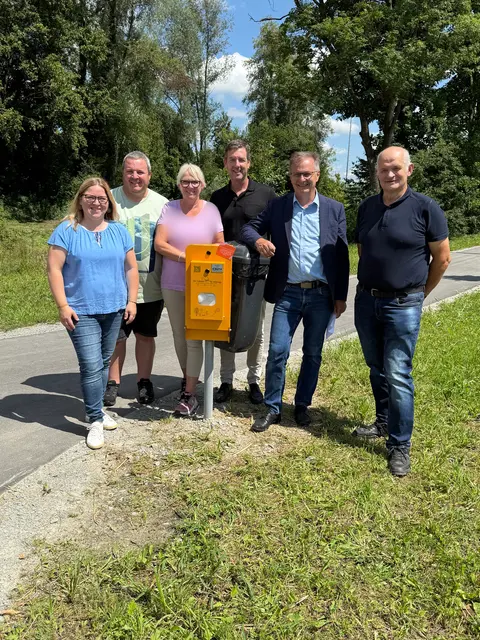 Vl.nr Umweltstadträtin der Stadt Schärding Bianca Scharnböck, Gemeinderatsmitglied-CSU Kassier Markus Zeilberger, Clean4tler OÖ Obfrau Christina Gattermaier-Humer und Beirat Thomas Schererbauer, 1. Bürgermeister Stephan Dorn, 2.Bürgermeister Erwin Wagmann der Gemeinde Neuhaus am Inn 