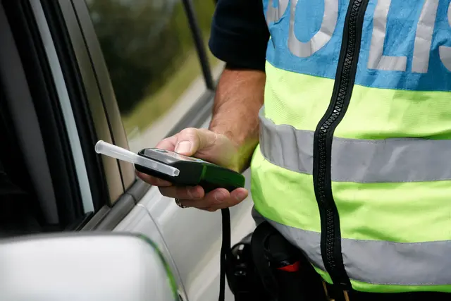 Ein erneut durchgeführter Alkomattest ergab eine mittelgradige Alkoholisierung. (Symbolfoto) | Foto: stock.adobe.com/at/Mikael Damkier