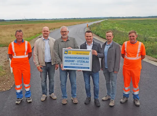  Gerhard Neubauer (Straßenmeisterei Kirchberg am Wagram), Andreas Stocker (Leiter der Straßenmeisterei Kirchberg am Wagram), Franz Dam (Bgm. von Absdorf), LAbg. Andreas Bors (i.V. LH-Stv. Udo Landbauer), DI Harald Kaufmann (Leiter der NÖ Straßenbauabteildung Tulln), Markus Brandl (Straßenmeisterei Kirchberg am Wagram). | Foto: NÖ STD