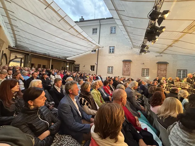 Das Konzert war bis auf den letzten Platz ausgebucht.  | Foto: Theresa Vogl