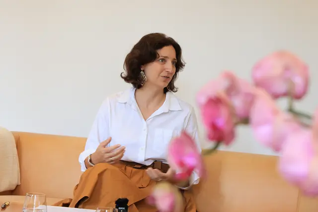 Anna Doblhofer-Bachleitner, Mitglied der Geschäftsleitung des Raiffeisenverband Salzburg, im Gespräch mit MeinBezirk Salzburg | Foto: Raiffeisenverband Salzburg /Laura Lobensommer