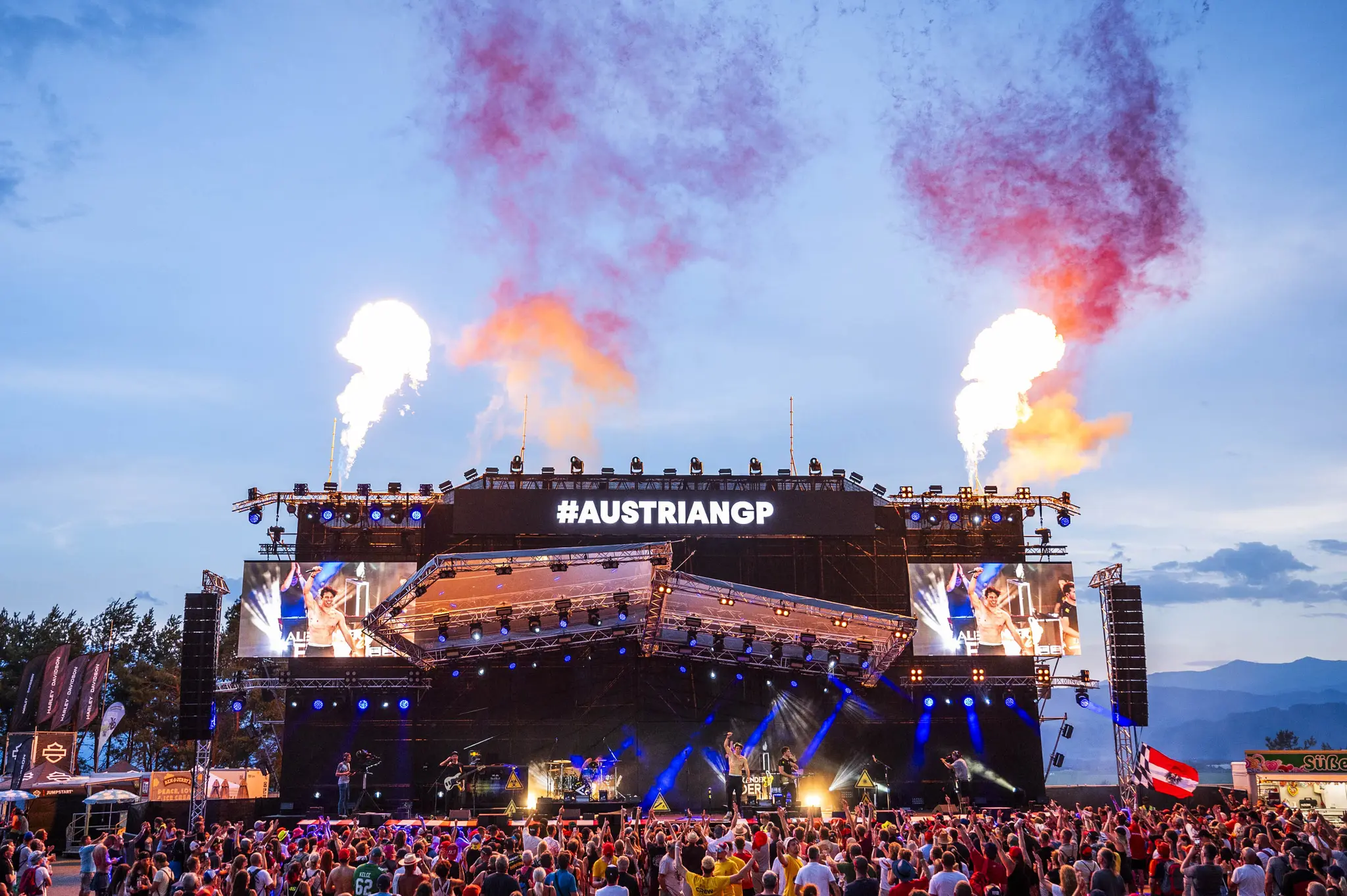 Konzerte-Stuntshows-und-Legenden-im-Programm
