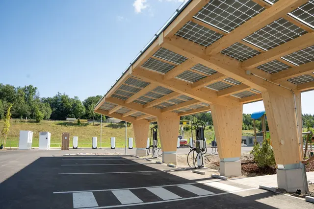 Der neue Ladepark in Amstetten auf der Oiden | Foto: Patricia Washüttl, Stadtwerke Amstetten