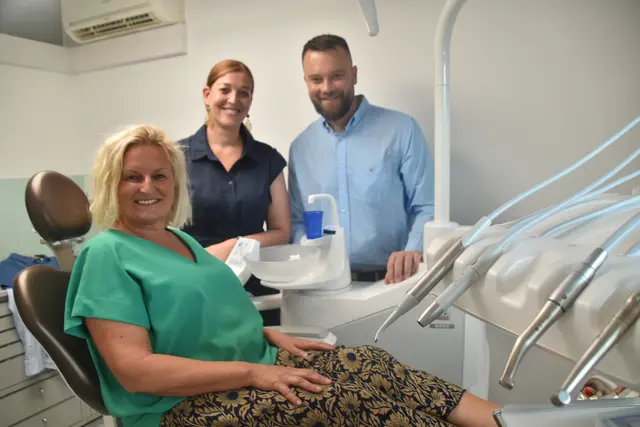 Heike Tröstner stellte sich als "erste Patientin" - für ein Foto - zur Verfügung | Foto: Michael Strini