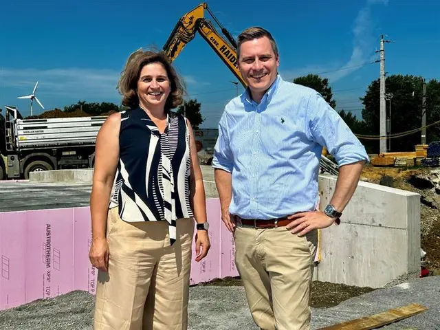 Baustelle Hagenbach mit Bürgermeisterin von St. Andrä-Wördern Susanna Kittinger und Landtagsabgeordneter und Klosterneuburgs Bürgermeister Christoph Kaufmann. | Foto: Privat