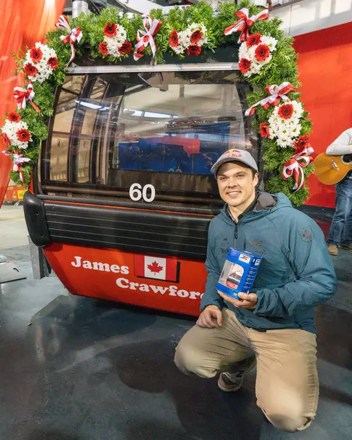 Eine Gondel am Hahnenkamm für den heurigen Abfahrtssieger James Crawford. | Foto: alpinguin