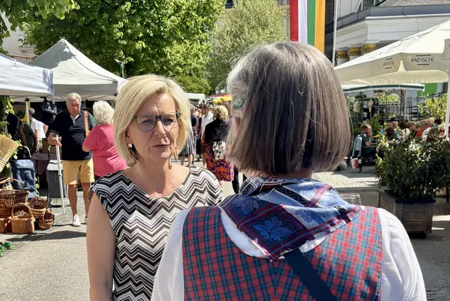 Bürgermeisterin Ines Schiller im Gespräch mit den Menschen ihrer Stadt. | Foto: Stadgemeinde Bad Ischl