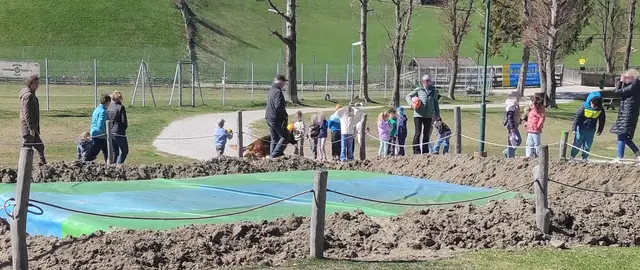 Im Spielplatzbereich herrscht Maulkorbpflicht! | Foto: Tiroler Bergwacht - Einsatzstelle Stubai