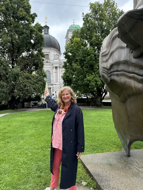 Die Salzburger Stadtführerin Inez Reichl schätzt die Vielfalt Salzburgs. Für sie versprüht jeder Stadtteil seinen ganz eigenen Charme.  | Foto: Lisa Gold