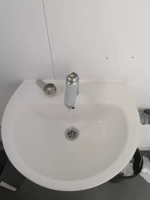 Vandalismus in der öffentlichen WC-Anlage: Der Wasserhahn wurde gewaltsam herausgerissen. | Foto: St. Peter-Freienstein